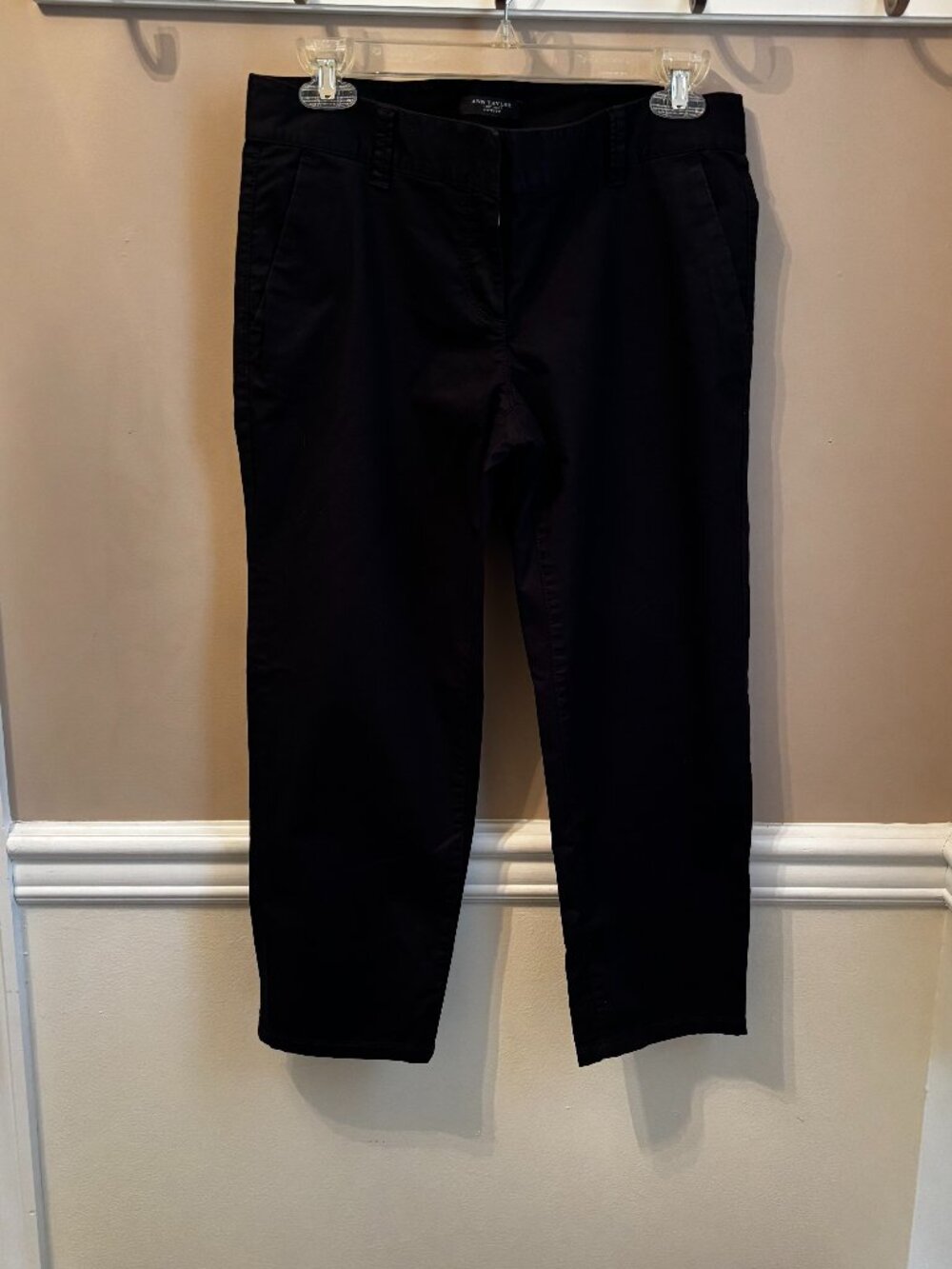 ANN TAYLOR Crop Pants Size 4P in color Black